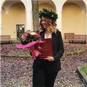 Ragazza universitaria offre lezioni di inglese, francese e per le materie di studio